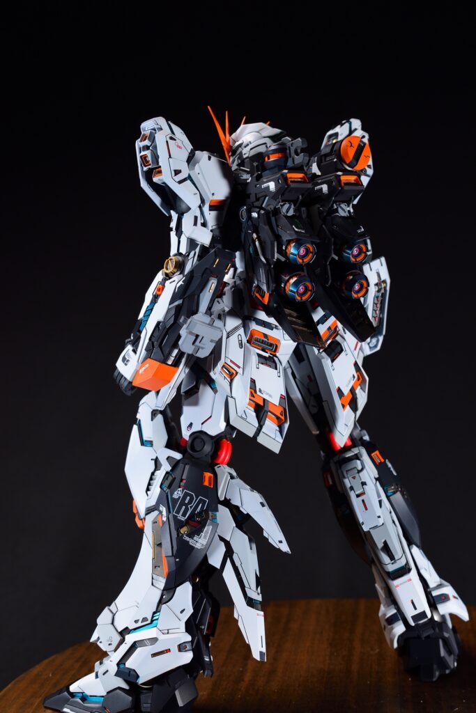 驚愕の完成度！改良版MG νガンダムの製作レビュー｜発光サイコフレーム