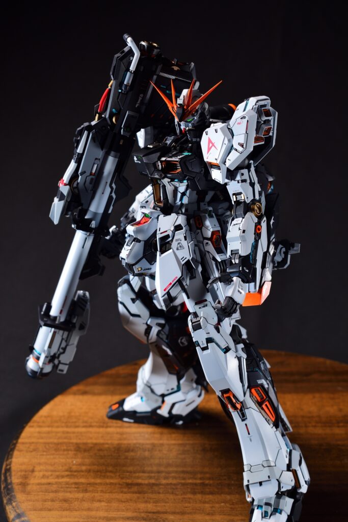 驚愕の完成度！改良版MG νガンダムの製作レビュー｜発光サイコフレーム
