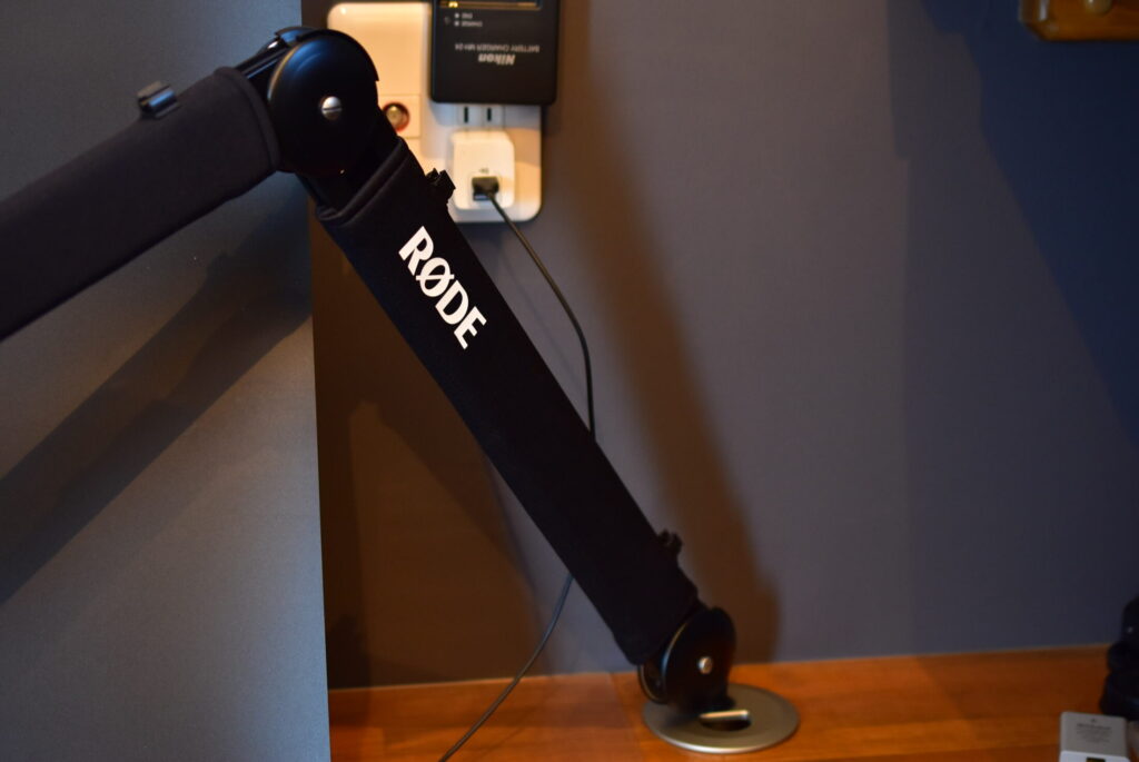 RODE PSA1+レビュー｜ライトをピタッと固定！撮影準備が楽々になる
